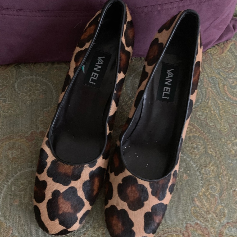Women’s textured flower animal print shoes